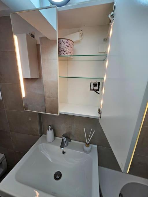 Affordable Suite In Vienna'S Hotpoint Exteriér fotografie