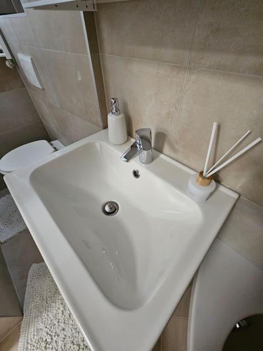 Affordable Suite In Vienna'S Hotpoint Exteriér fotografie